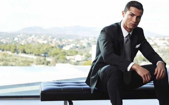 cristiano-ronaldo-suit-24722-resized